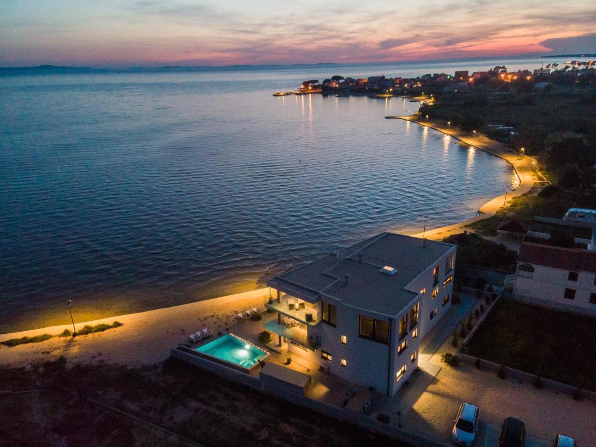Jimmys Beach Privlaka - Direkt Am Meer, Tollem Blick Und Beheiztem Pool Exteriör bild