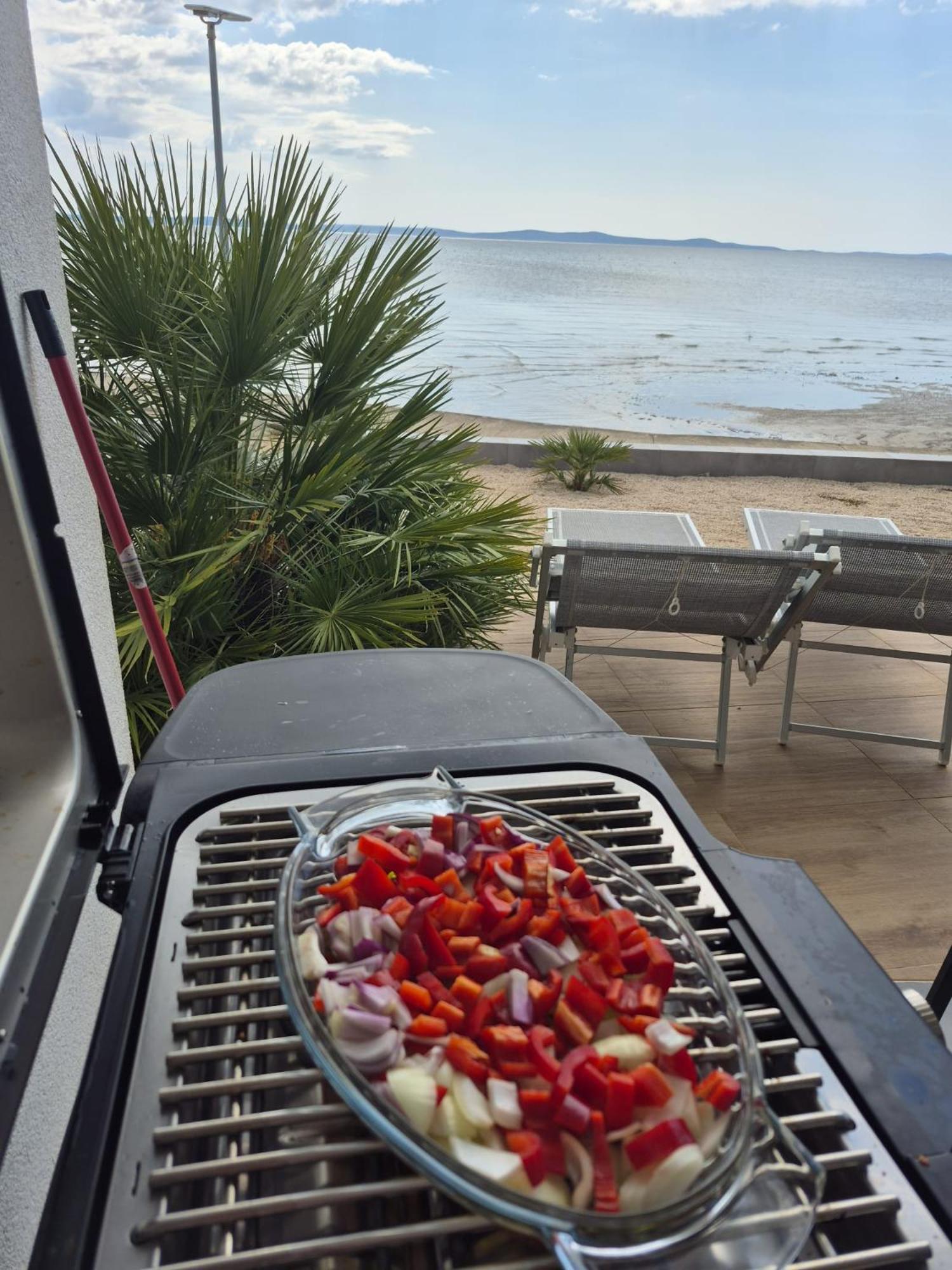Jimmys Beach Privlaka - Direkt Am Meer, Tollem Blick Und Beheiztem Pool Exteriör bild